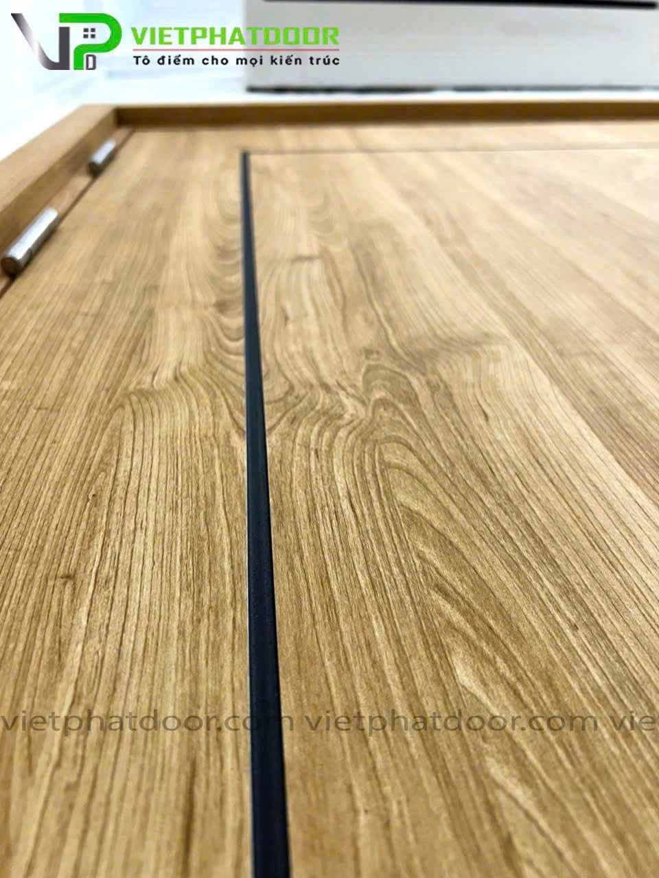 Cua-nhua-composite-cnc-than-tre