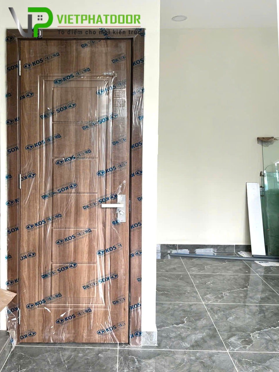So sánh cửa nhựa giả gỗ ABS và cửa nhựa giả gỗ Composite – Nên chọn loại nào cho ngôi nhà hiện đại? Cua-nhua-gia-go-abs-1