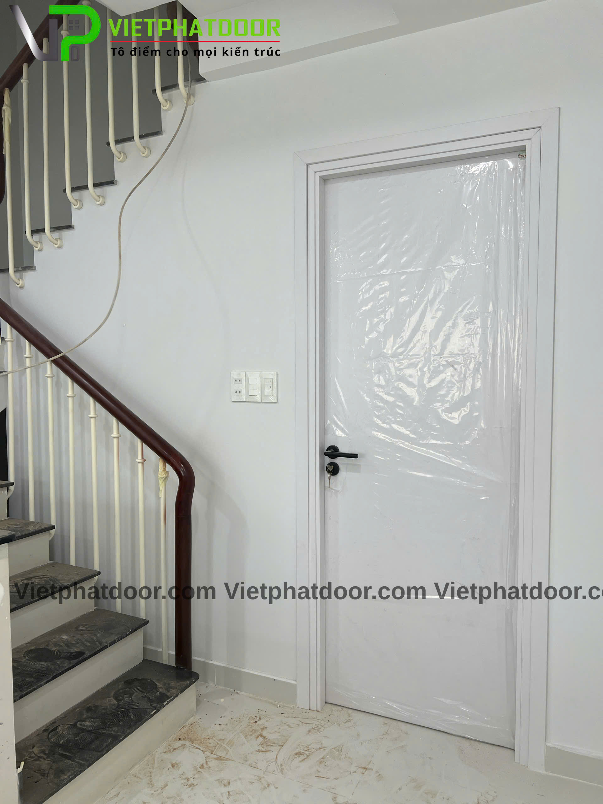 Meta Corp Bàn Giao Cửa Nhựa Giả Gỗ Composite Tại Kênh Tân Hóa, Quận 11 Cua-nhua-gia-go-composite-2