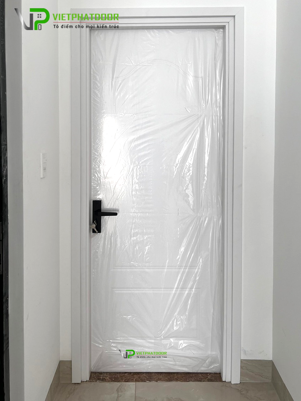 VIỆT PHÁT DOOR BÀN GIAO CỬA NHỰA GIẢ GỖ COMPOSITE TẠI TP.HCM – GIẢI PHÁP TỐI ƯU CHO KHÔNG GIAN HIỆN ĐẠI 2025 - 2026 Cua-nhua-gia-go-phong-ngu