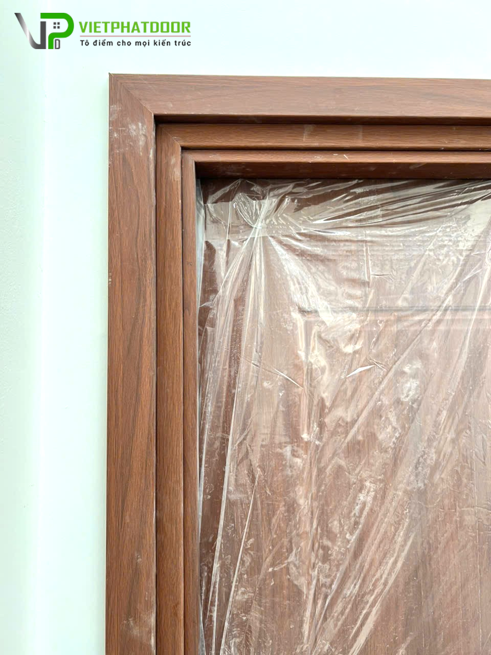 BÀN GIAO CỬA NHỰA GIẢ GỖ COMPOSITE VÀ CỬA THÉP CHỐNG CHÁY TẠI BÌNH THẠNH – CHẤT LƯỢNG TẠO NÊN GIÁ TRỊ Cua-nhua-go