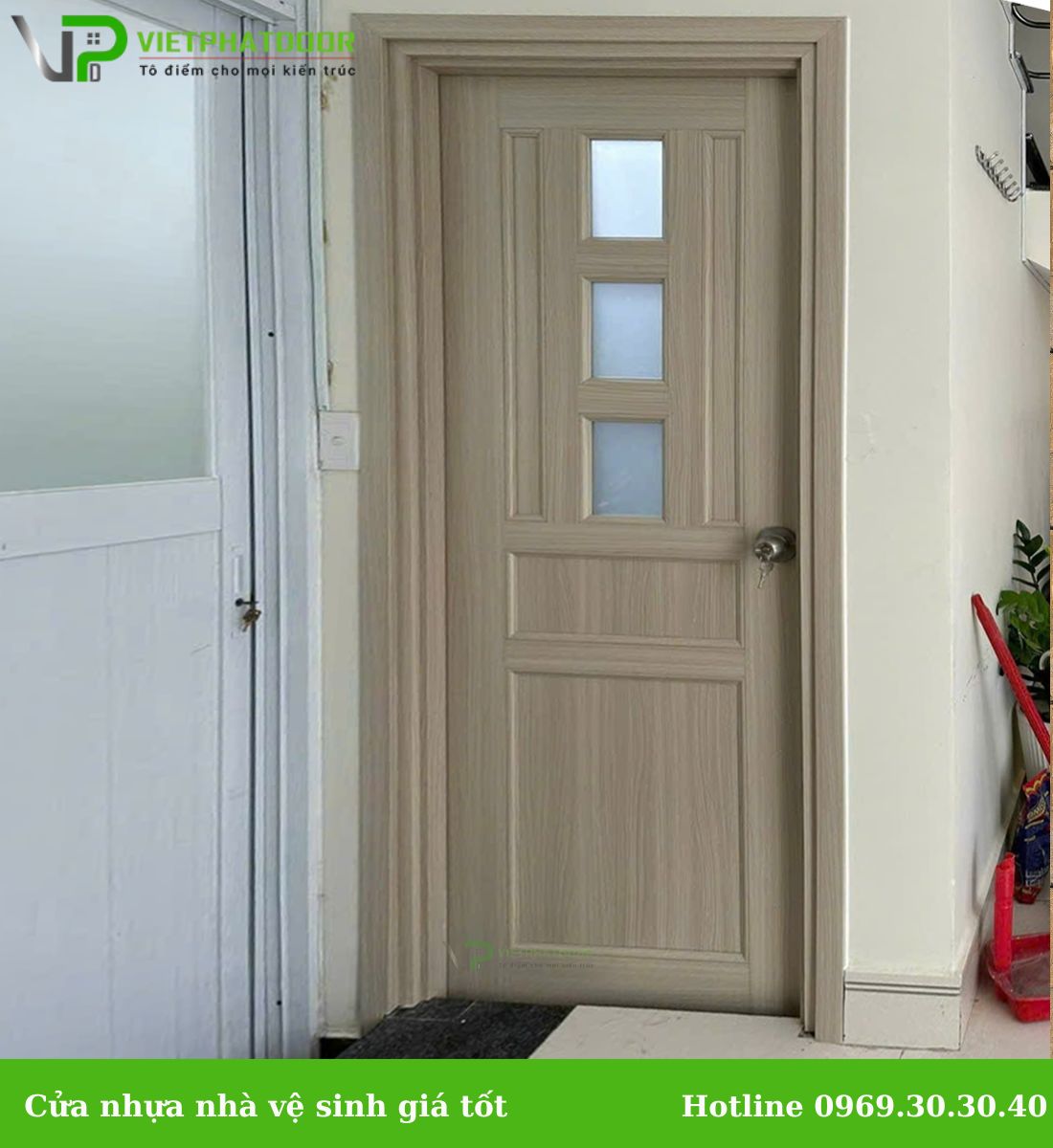 Cua-nhua-nha-ve-sinh-gia-tot