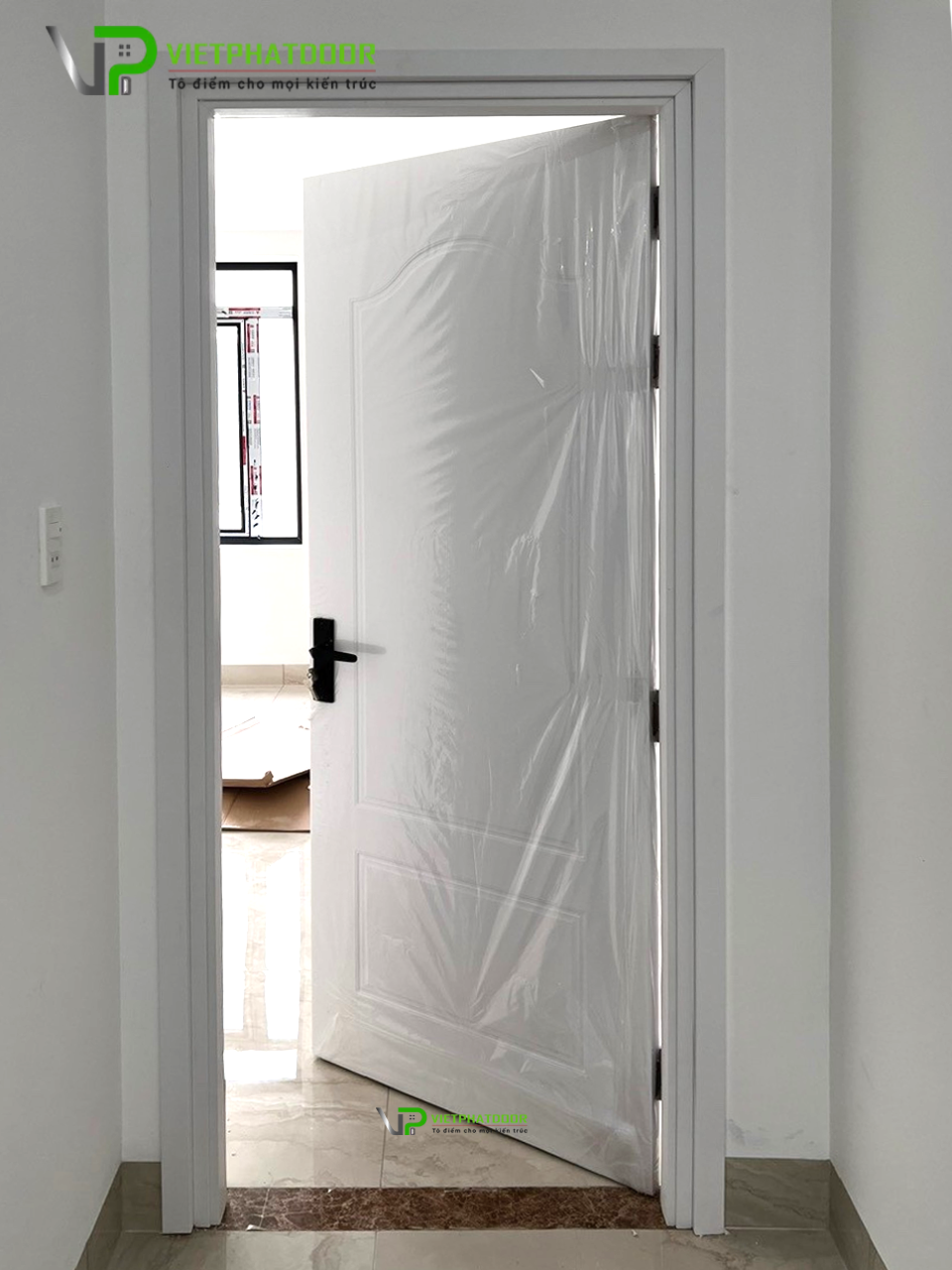 VIỆT PHÁT DOOR BÀN GIAO CỬA NHỰA GIẢ GỖ COMPOSITE TẠI TP.HCM – GIẢI PHÁP TỐI ƯU CHO KHÔNG GIAN HIỆN ĐẠI 2025 - 2026 Cua-phong-nhua-gia-go