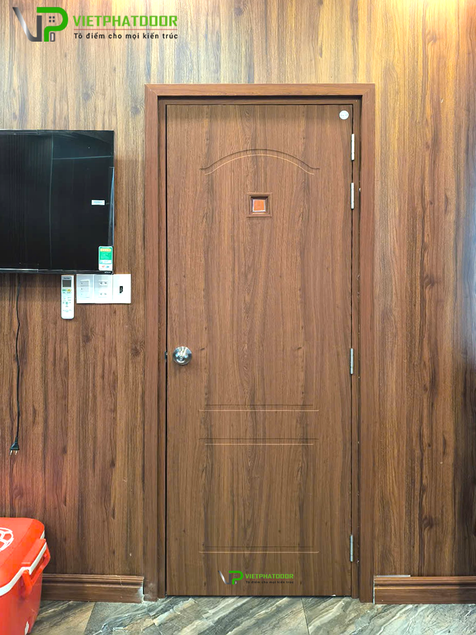 BÁO GIÁ CỬA NHỰA GIẢ GỖ COMPOSITE VIỆT PHÁT TẠI GÒ VẤP – CẬP NHẬT MỚI NHẤT 2025 Cua-quan-an