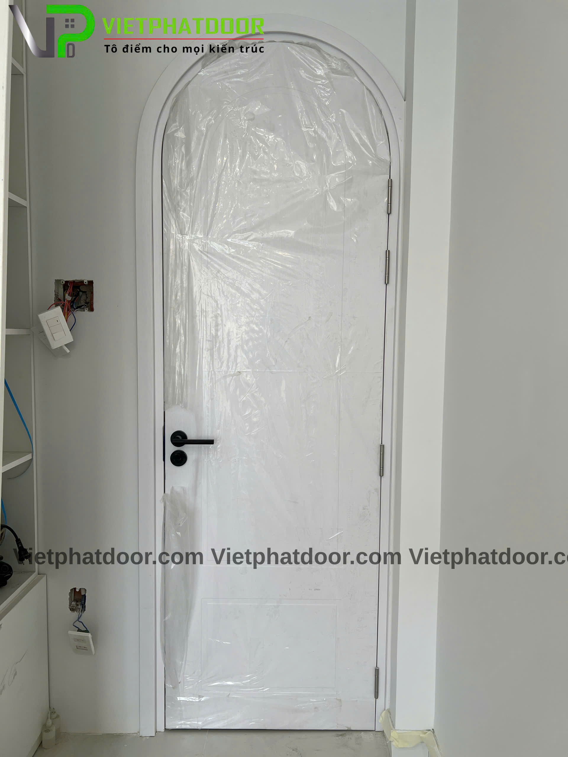 Meta Corp Bàn Giao Cửa Nhựa Giả Gỗ Composite Tại Kênh Tân Hóa, Quận 11 Cua-vom-mau-trang