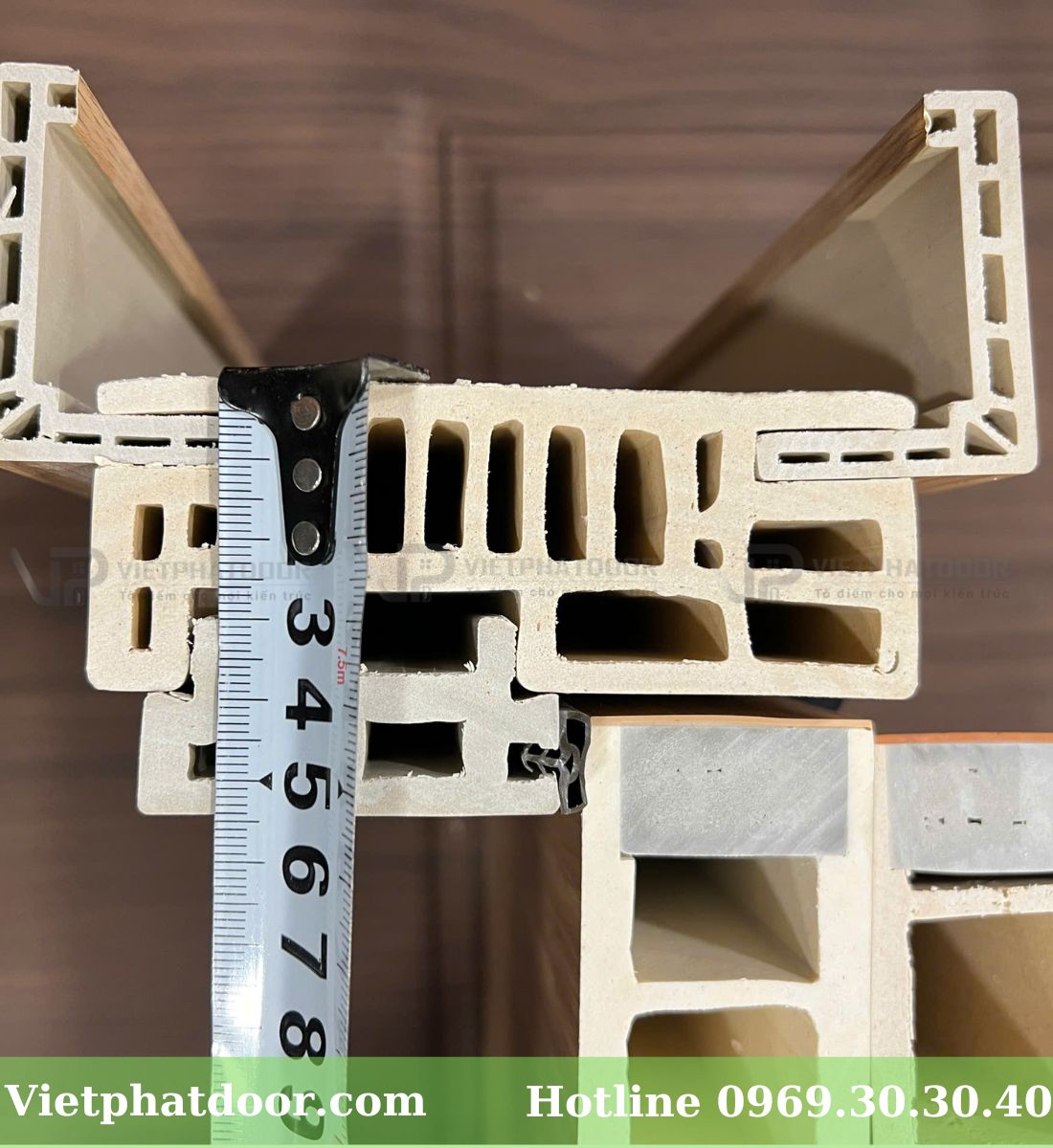 Cửa vòm nhựa giả gỗ composite phong cách xu hướng 2025 Do day khung bao cua nhua composite 1