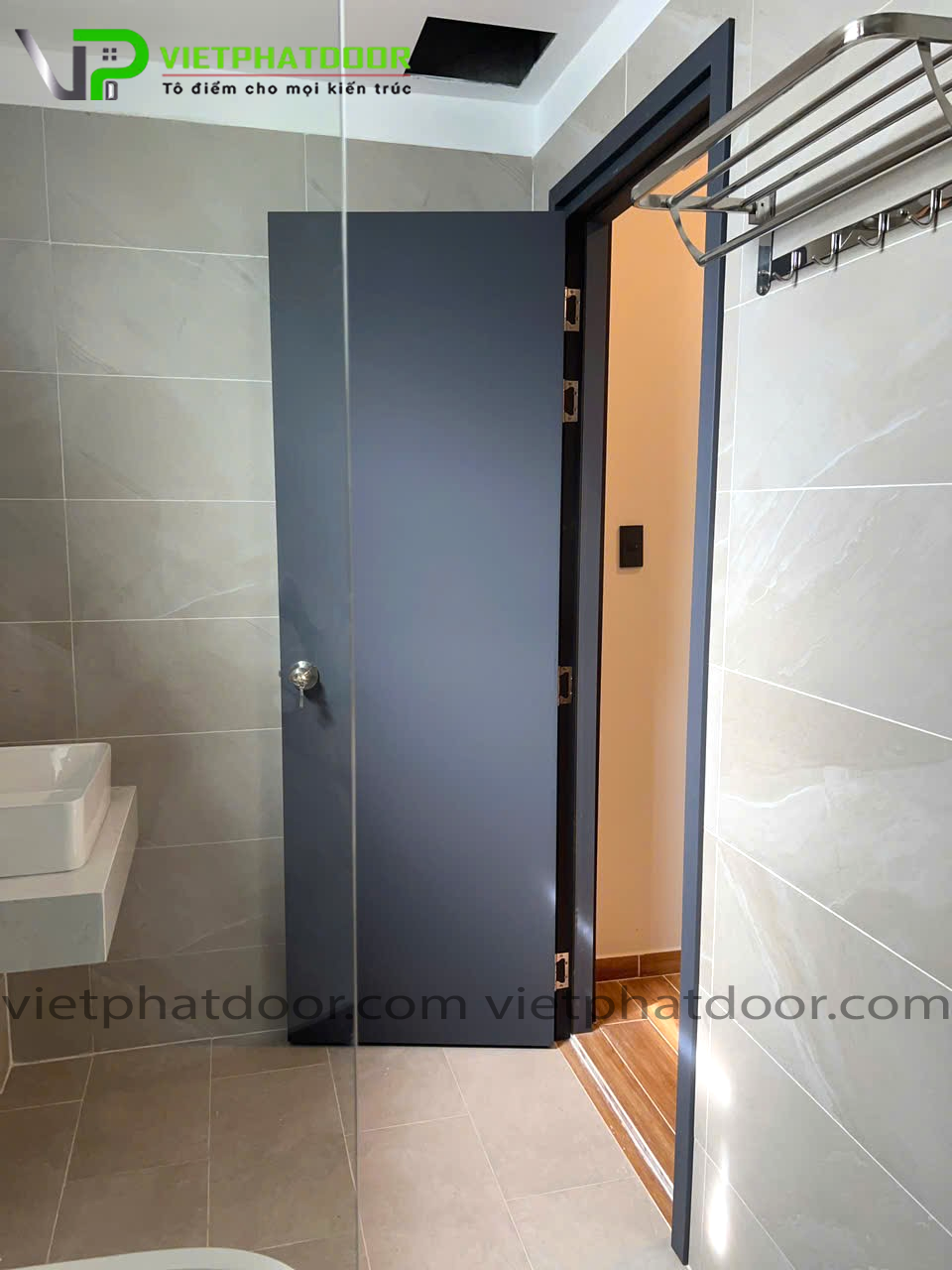 Meta Corp Bàn Giao Cửa Nhựa Giả Gỗ Composite Tại Quận 2 cua-composite-cao-cap