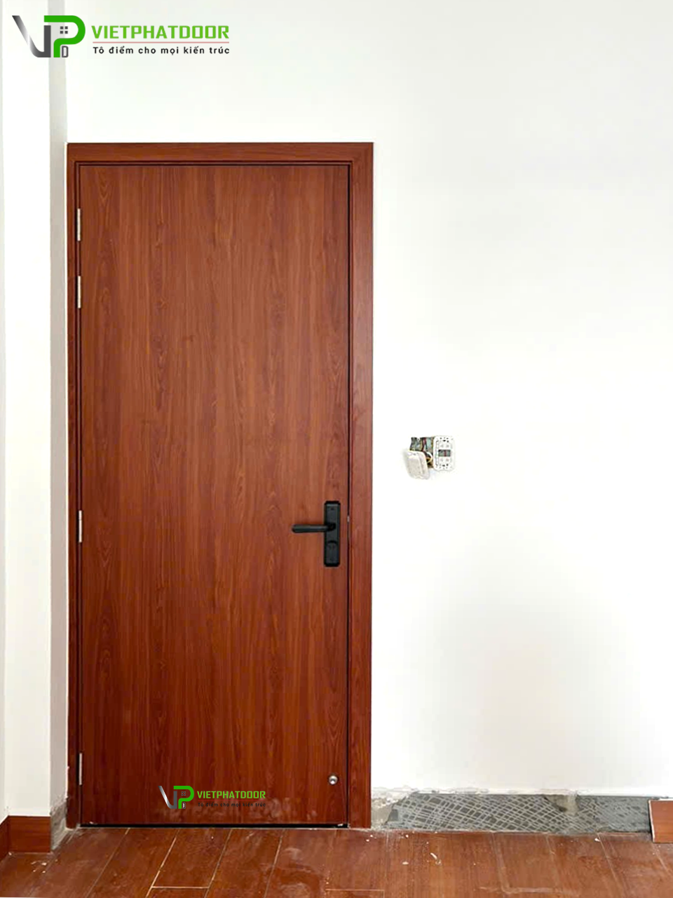 VIỆT PHÁT DOOR BÀN GIAO CỬA NHỰA GIẢ GỖ COMPOSITE TẠI TP.HCM – GIẢI PHÁP TỐI ƯU CHO KHÔNG GIAN HIỆN ĐẠI 2025 - 2026 cua-nhua-gia-go-composite-Hoc-Mon-1